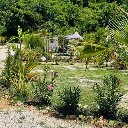 Glamping La Yurta Nel Luxe Glampingtent Luxury tent Torino di Sangro